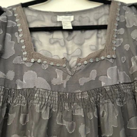 Lucca Short Sleeve Drop Waist Dress Shell in Gray Textured Pattern (Size Large) - Picture 3 of 8